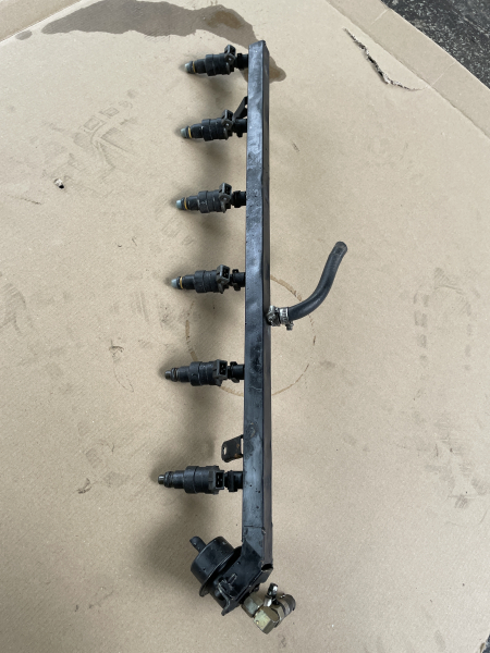 BMW M5 E28 M6 E24 M88 fuel galerie injectors M88